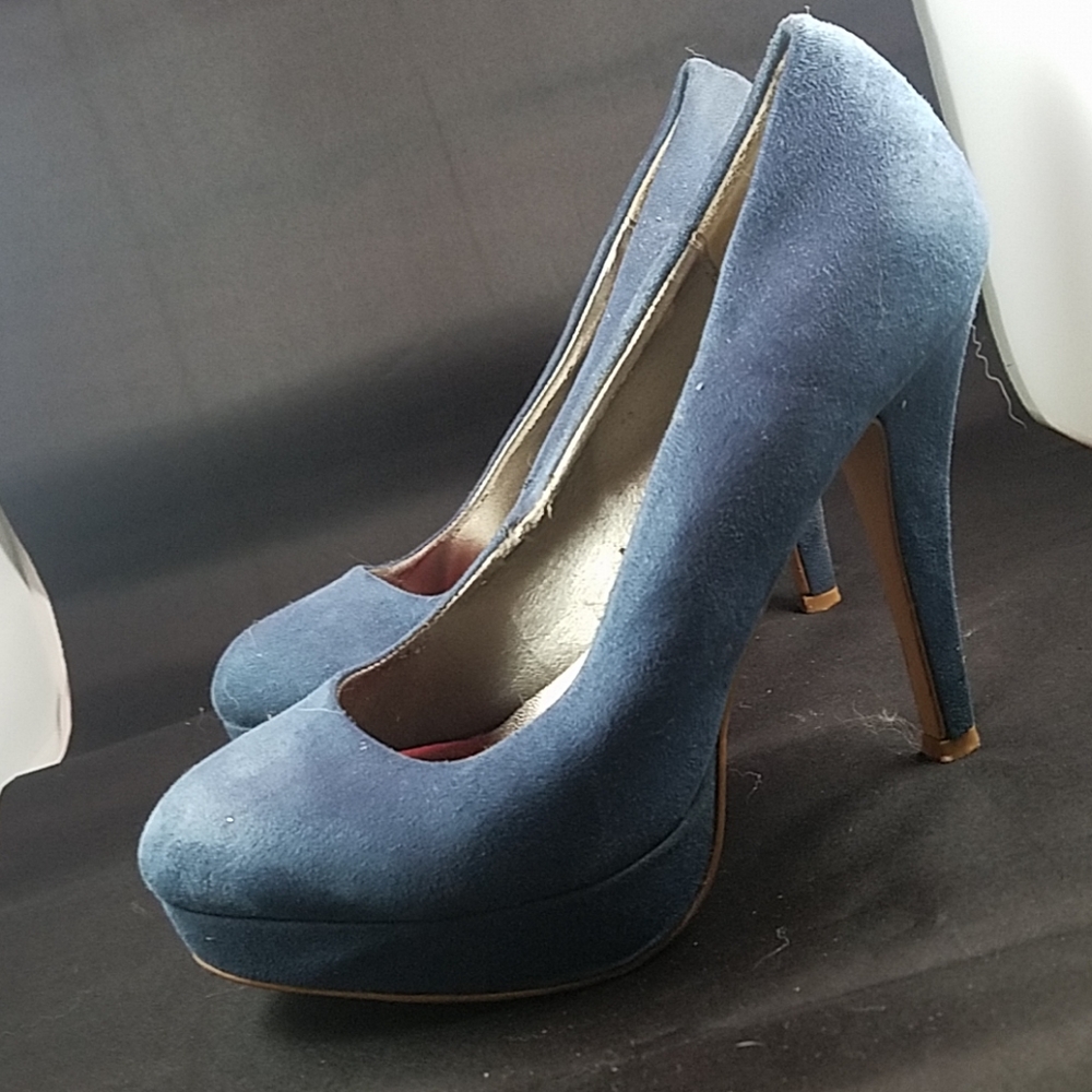 Heels - Picture 3 of 3
